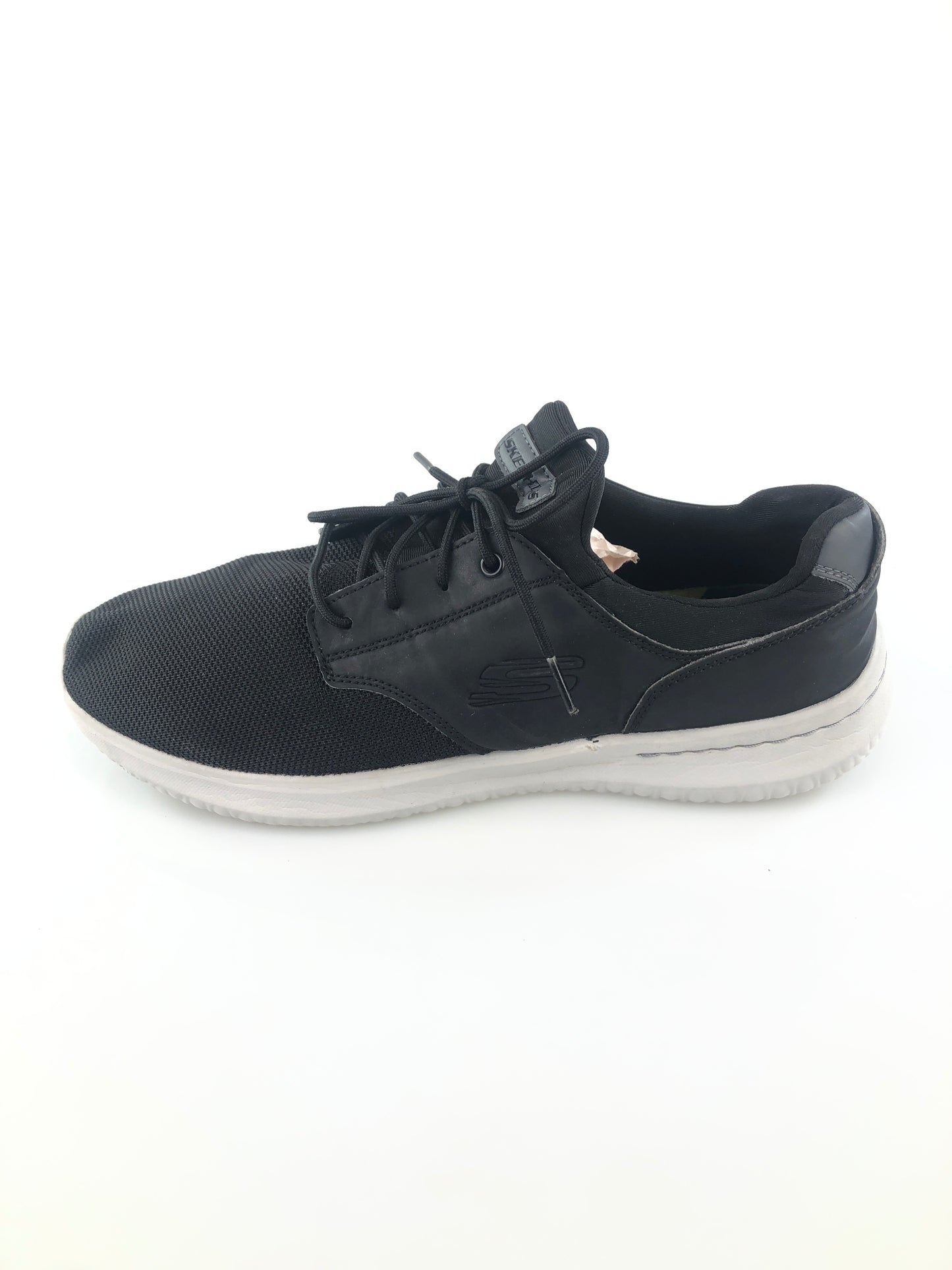 Tenis Negro Deportivo Skechers Classic Fit