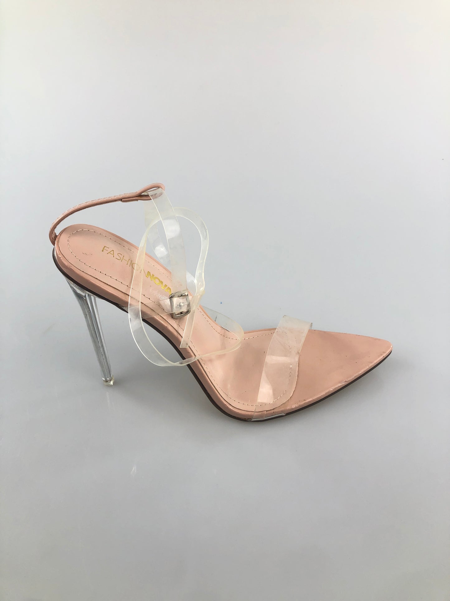 Zapatilla Transparente de Tacon Fashion Nova