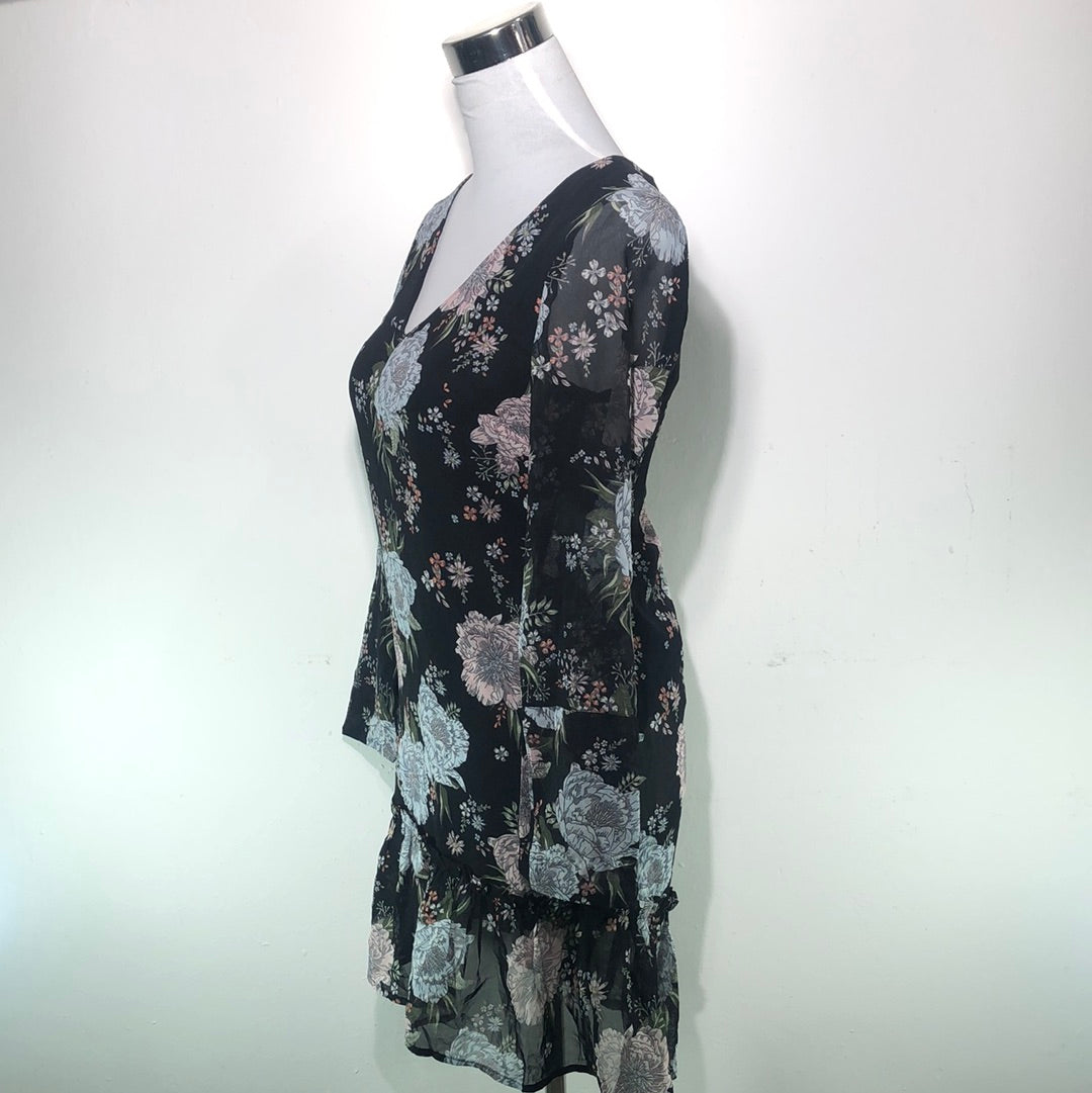 Vestido Negro de Flores Divided