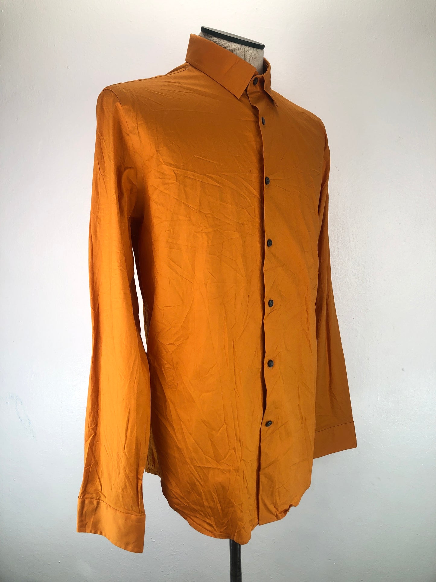 Camisa naranja 1mx Express