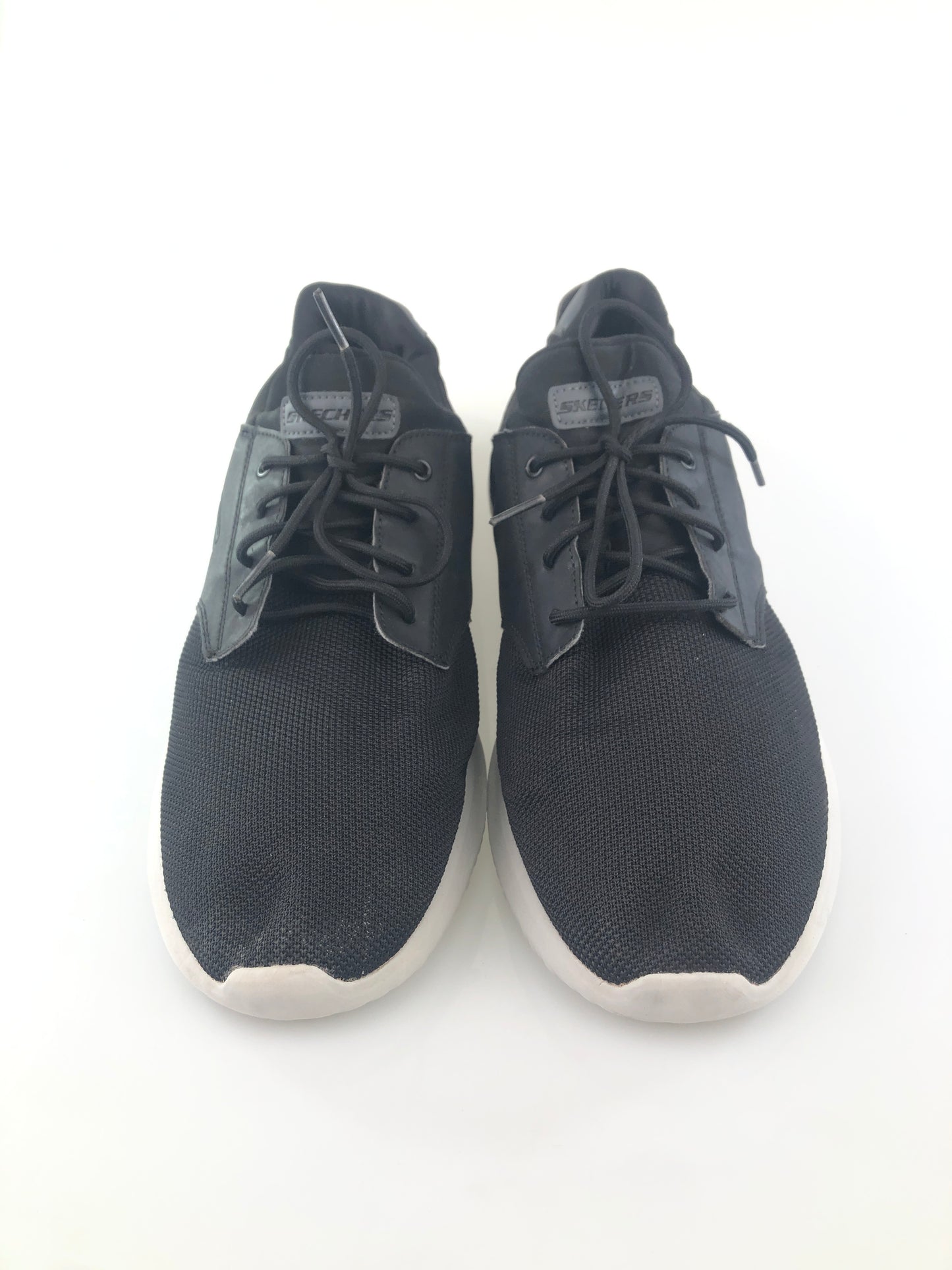 Tenis Negro Deportivo Skechers Classic Fit