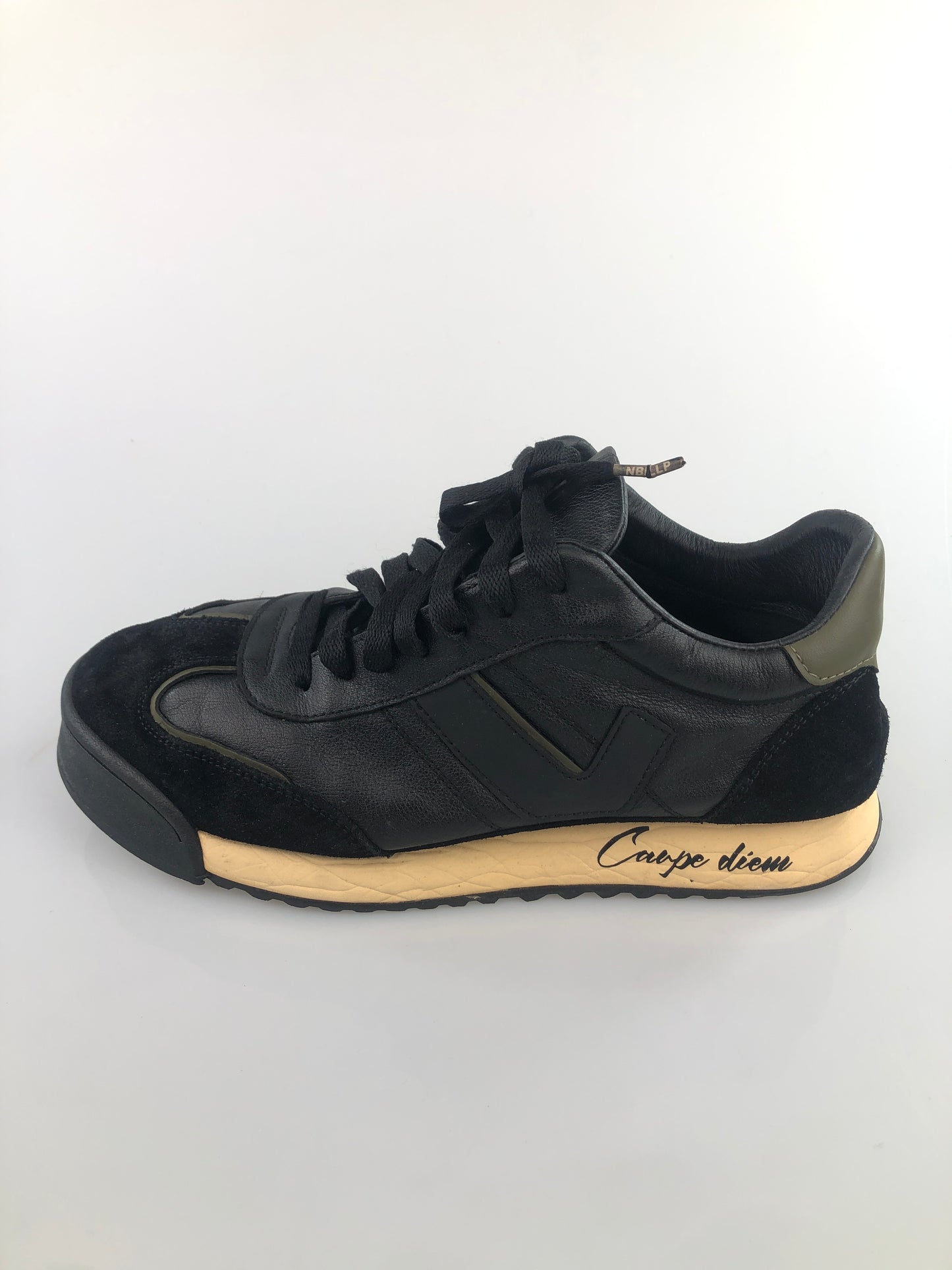 Tenis Negro Deportivo Carpe Diem