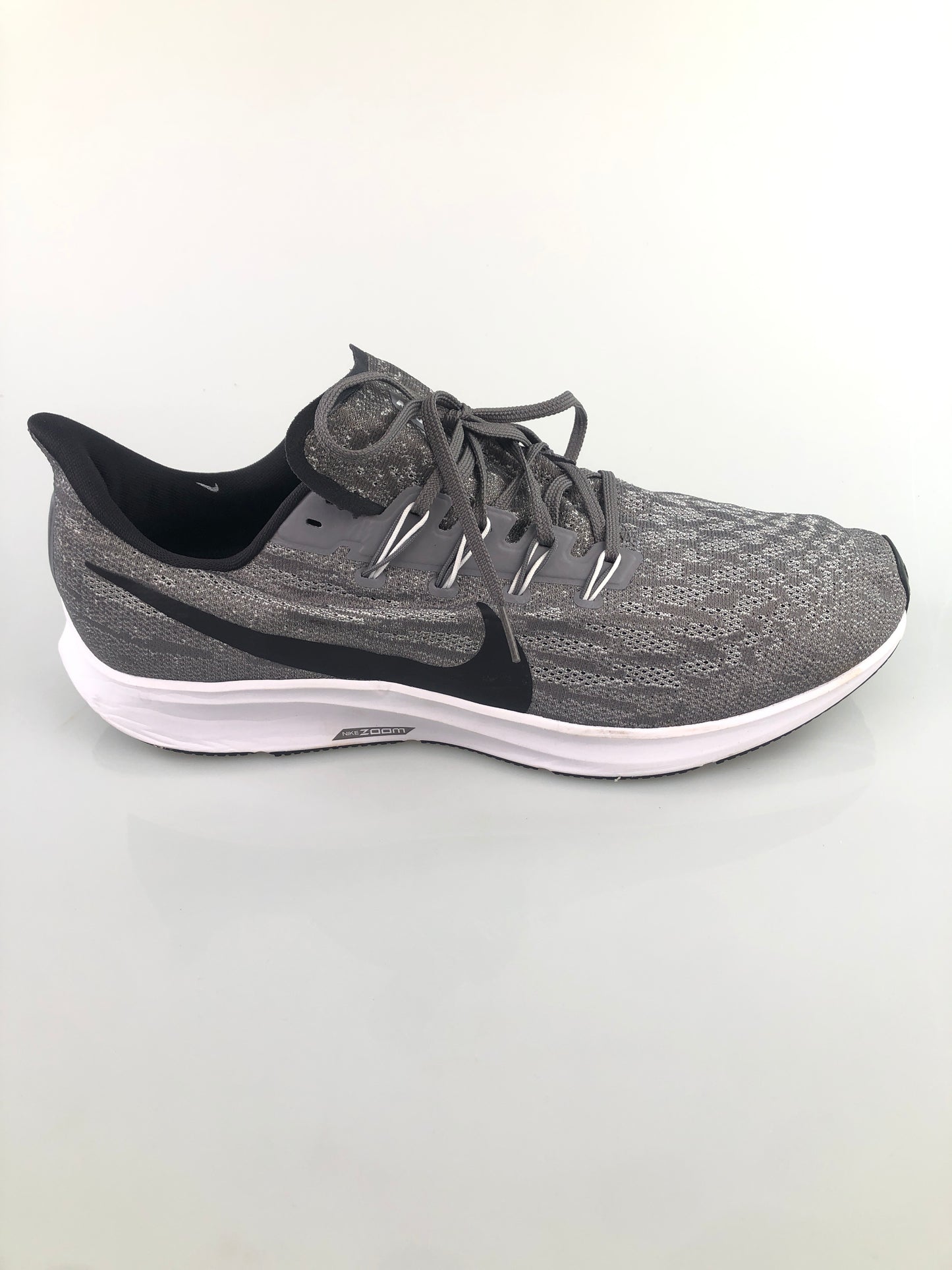 Tenis Gris Deportivo Nike Zoom