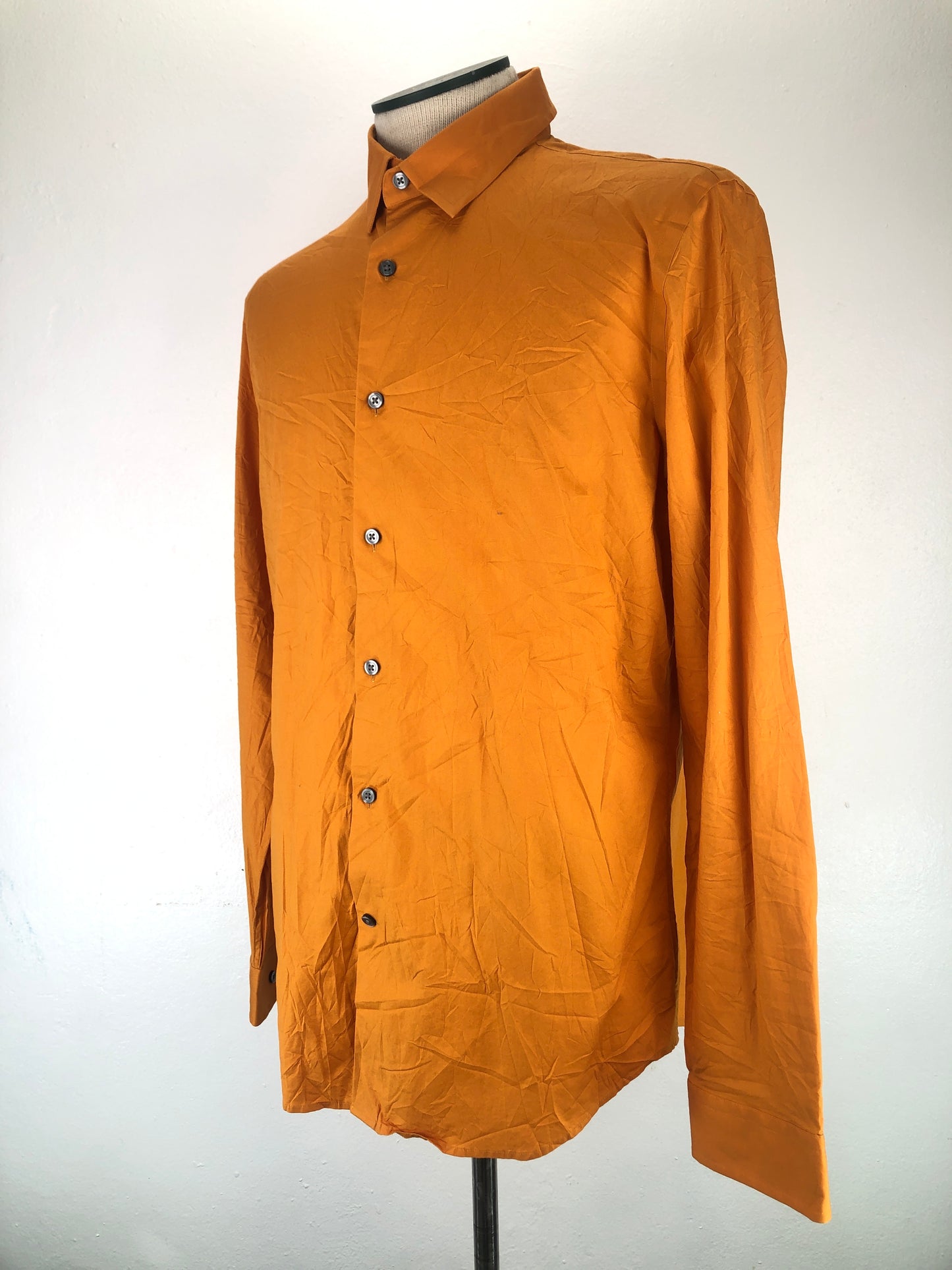 Camisa naranja 1mx Express