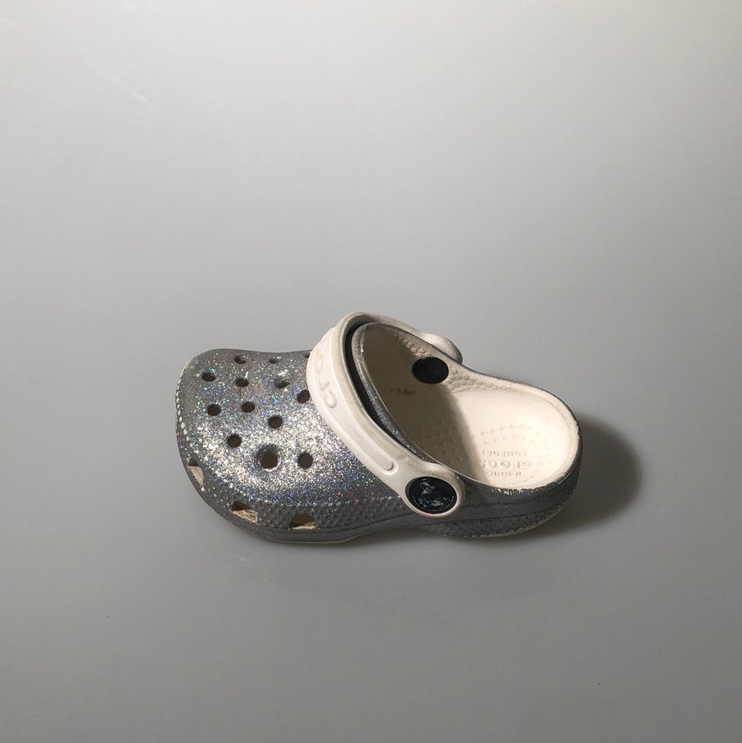 Sandalia Plateado Crocs