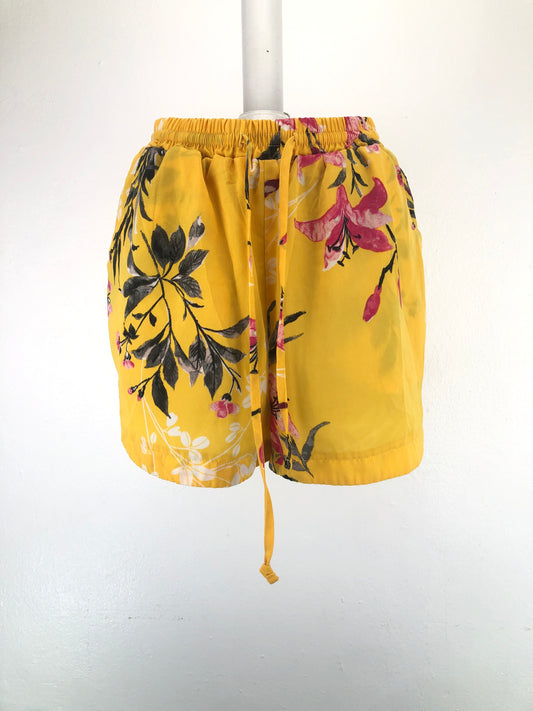 Short Amarillo A Flores Loop