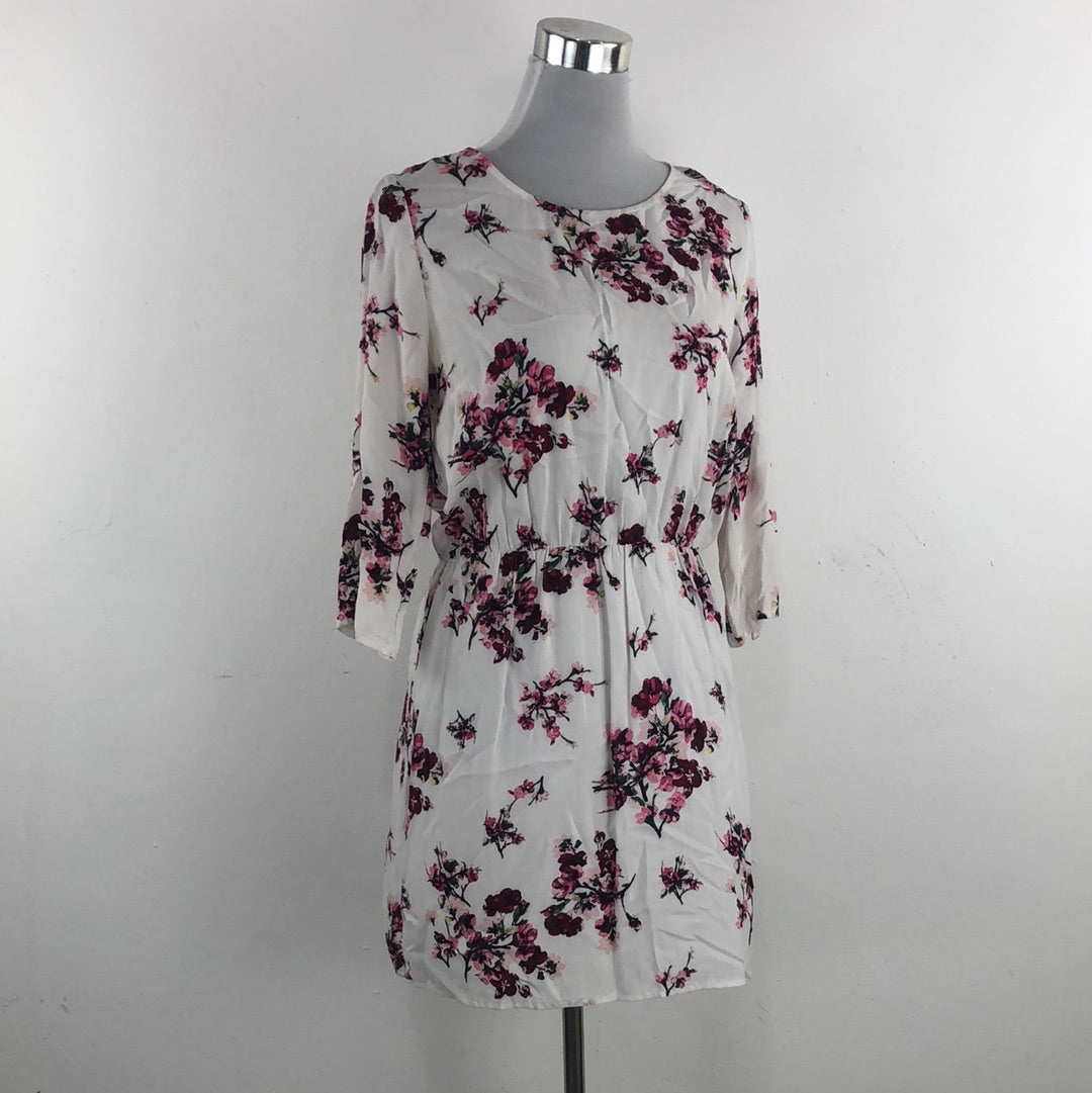 Vestido Blanco de Flores Divided