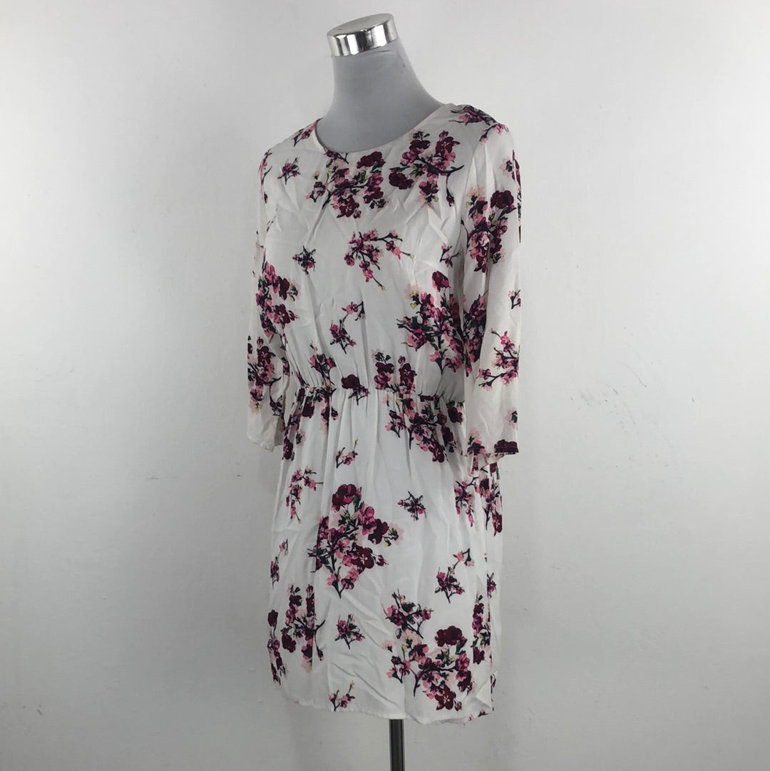 Vestido Blanco de Flores Divided